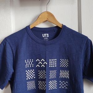 Uniqlo Japanese Katagamj print t-shirt size: sm